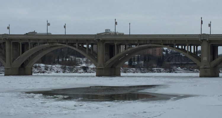 The South Saskatchewan River in Saskatoon freezing. (Trevor Bothorel/CBC)