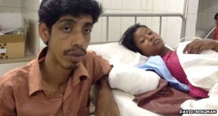 Didar Hossain in hospital with one of the women he saved (Image Courtesy of David Bergman) 